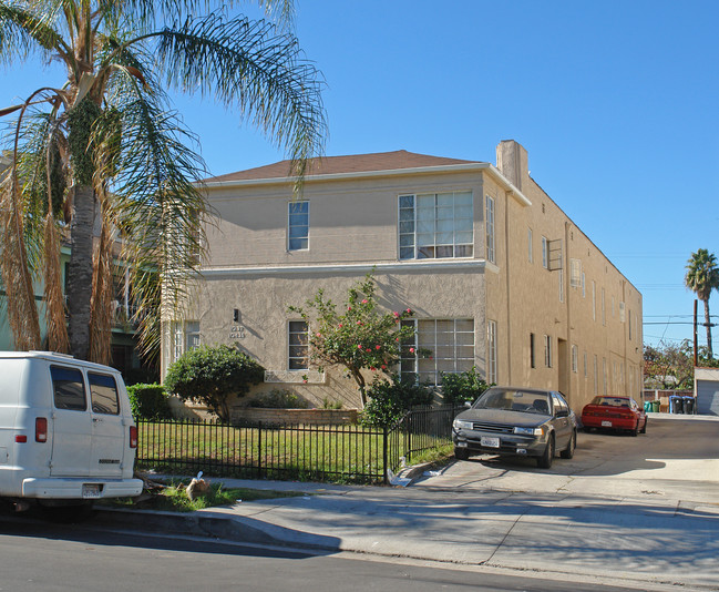 1037 S Norton Ave in Los Angeles, CA - Foto de edificio - Building Photo