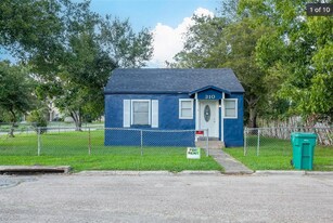 310 S Farragut Ave in Orange, TX - Building Photo