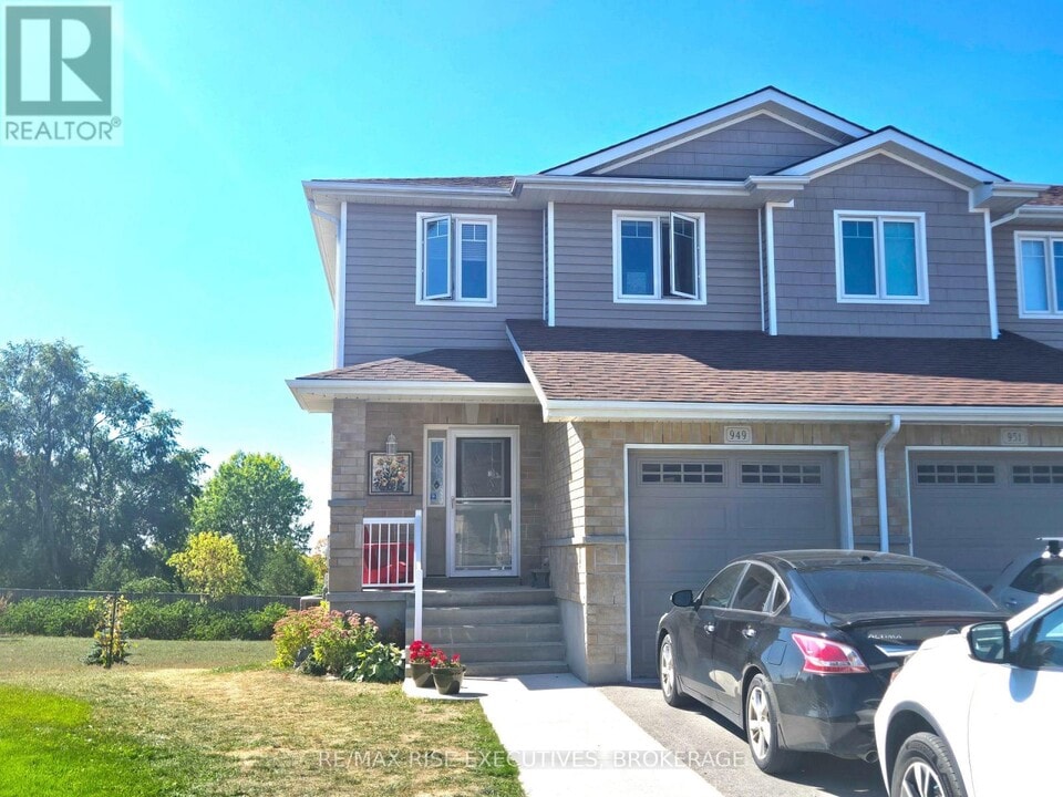 949 Blossom St in Kingston, ON - Building Photo