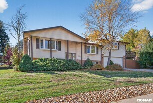 13432 W Alaska Pl in Lakewood, CO - Building Photo