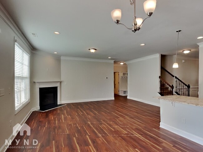 7377 Birchshire Dr in Raleigh, NC - Foto de edificio - Building Photo