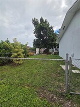 10725 NW 8th Ave in Miami, FL - Building Photo - Building Photo