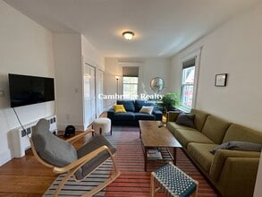 21 Irving St, Unit 2T in Cambridge, MA - Building Photo - Building Photo