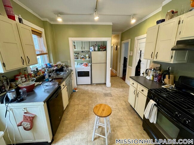 12 Oswald St, Unit 2 in Boston, MA - Building Photo - Building Photo