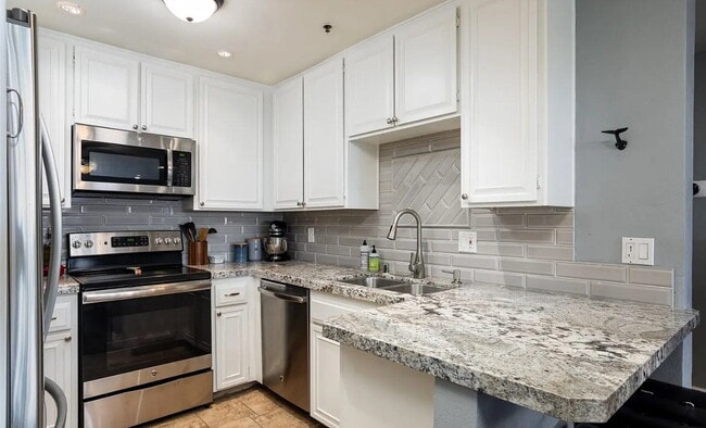 5765 Friars Rd in San Diego, CA - Building Photo - Building Photo