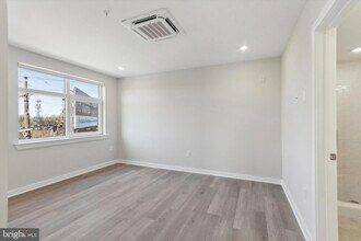 3449 Scotts Ln, Unit A318 in Philadelphia, PA - Foto de edificio - Building Photo