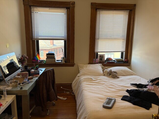 2016 Massachusetts Ave, Unit 2 in Cambridge, MA - Building Photo - Building Photo