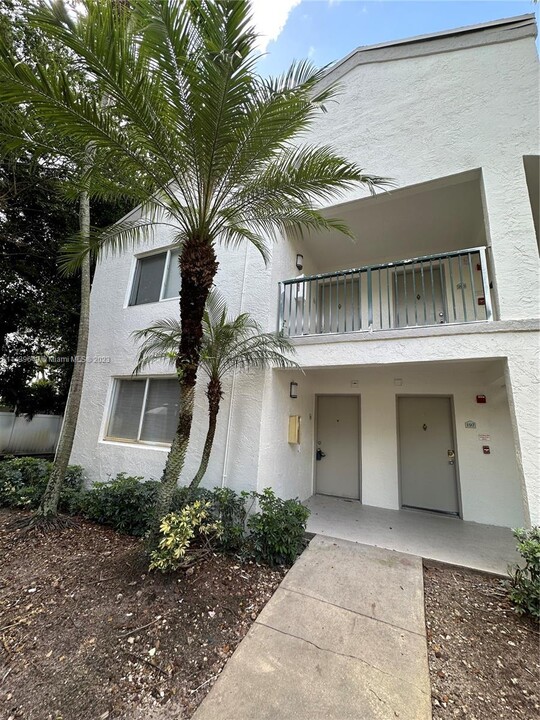 5646 Rock Island Rd, Unit 212 in Tamarac, FL - Building Photo