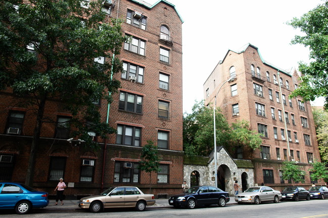 Yorkshire Gardens in Flushing, NY - Foto de edificio - Building Photo