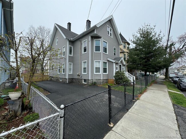 557 Colorado Ave in Bridgeport, CT - Building Photo - Building Photo