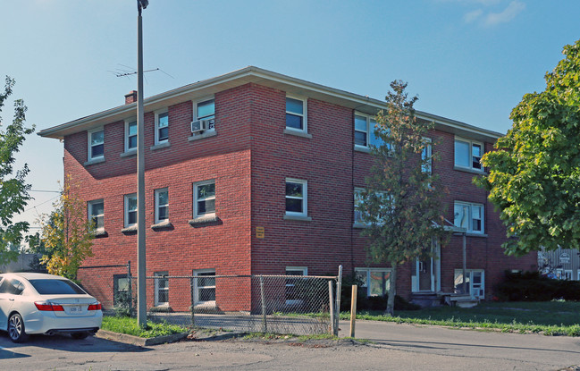 170 Eastchester Ave in St Catharines, ON - Building Photo - Primary Photo