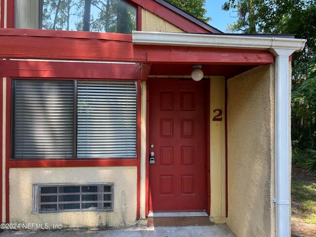 8160 San Jose Manor Dr E in Jacksonville, FL - Building Photo - Building Photo