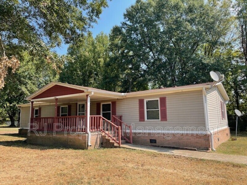 2540 Jenkins Dr in Rossville, TN - Building Photo