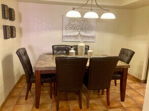 12212 N Paradise Village Pkwy W, Unit 121C in Phoenix, AZ - Foto de edificio - Building Photo