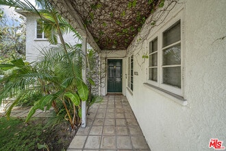 10374 Ashton Ave in Los Angeles, CA - Building Photo - Building Photo