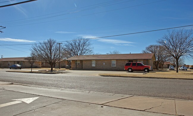 1302 51st St in Lubbock, TX - Foto de edificio - Building Photo