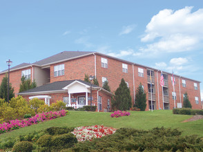 Grand Summit in Greensboro, NC - Foto de edificio - Building Photo