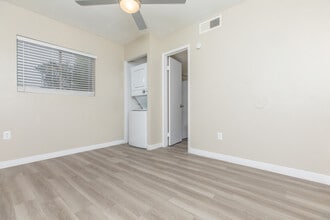 Tides on 51st in Phoenix, AZ - Foto de edificio - Building Photo