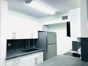 2000 N Congress Ave, Unit K106 in West Palm Beach, FL - Building Photo - Building Photo