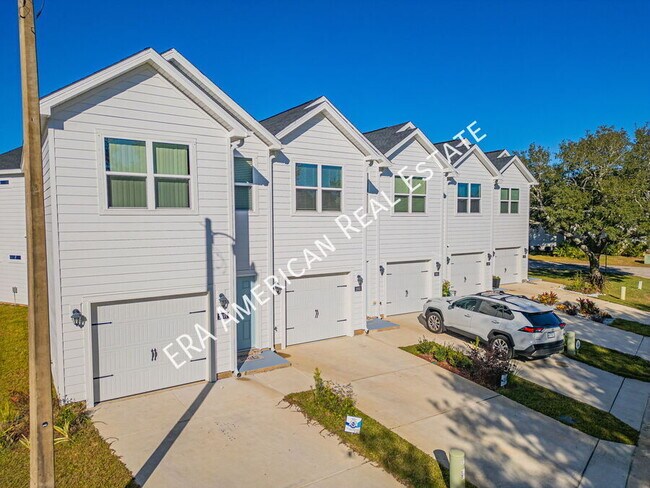2893 Leah's Ln in Navarre, FL - Building Photo - Building Photo