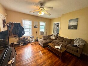20 Bristol St, Unit 2 in East Cambridge, MA - Building Photo - Building Photo