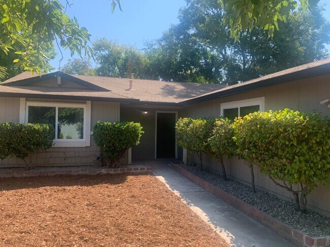 6720 Donerail Dr in Sacramento, CA - Building Photo - Building Photo