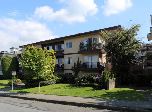2050 W 2nd Ave in Vancouver, BC - Building Photo - Building Photo