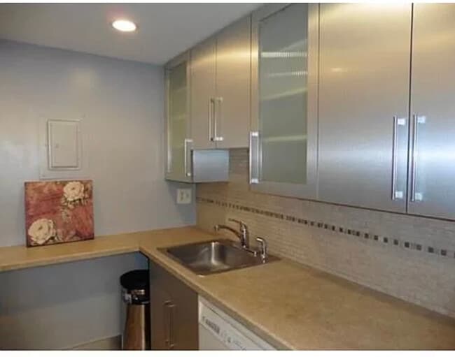 50 Broadlawn Park, Unit 410