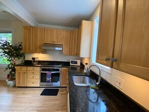 5335 42nd Pl NW, Unit 4 in Washington, DC - Building Photo - Building Photo