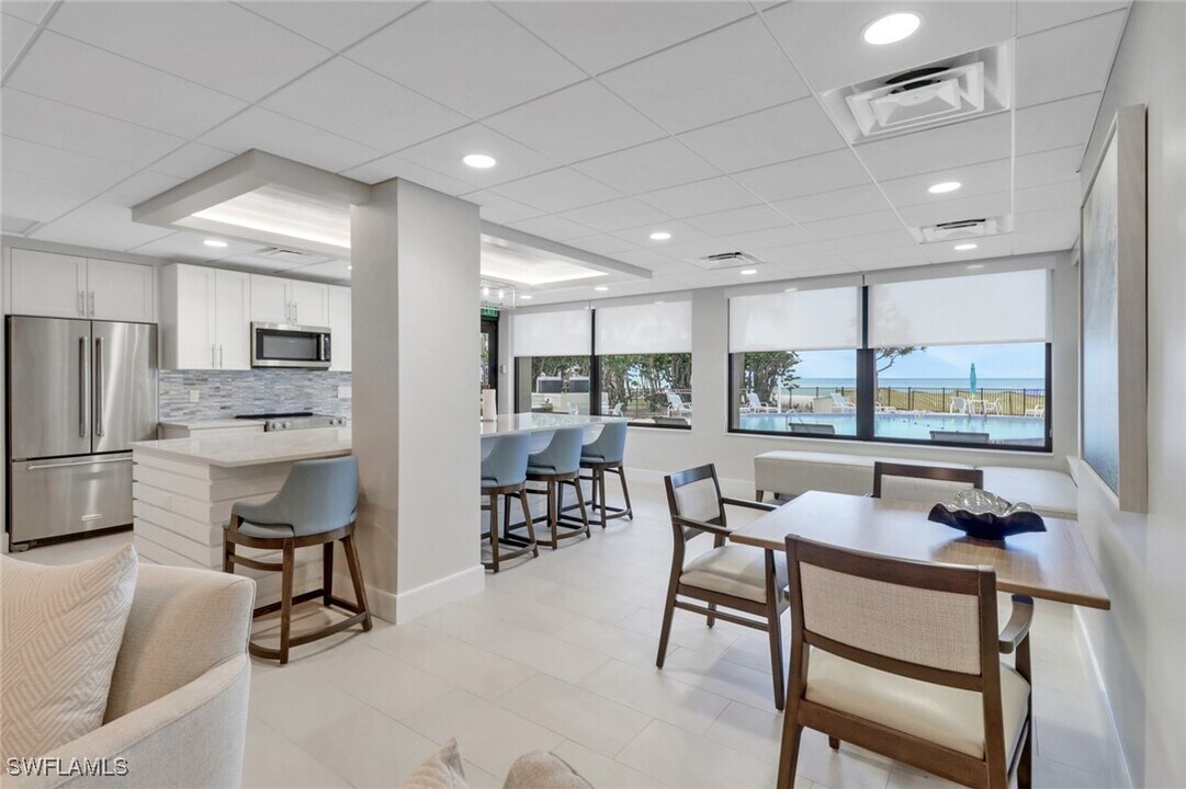 3399 Gulf Shore Blvd N in Naples, FL - Building Photo