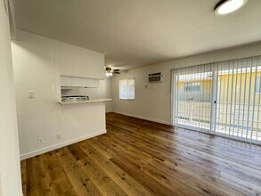 14443 Dickens St in Sherman Oaks, CA - Building Photo - Building Photo