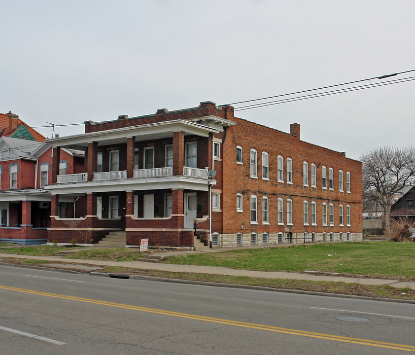 220 Warren St in Dayton, OH - Building Photo