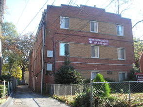 Roanoke Avenue Apartments in Silver Spring, MD - Building Photo - Building Photo