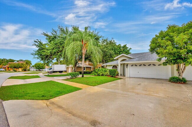 13796 Yarmouth Dr in Wellington, FL - Building Photo - Building Photo