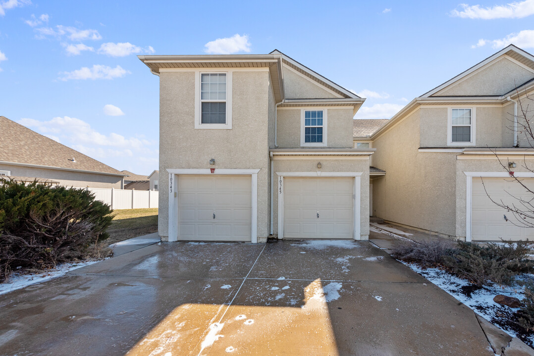 Crystal Ridge Townhomes in Kansas City, KS - Building Photo