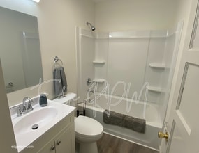1026 Ansborough Ave in Waterloo, IA - Building Photo - Building Photo