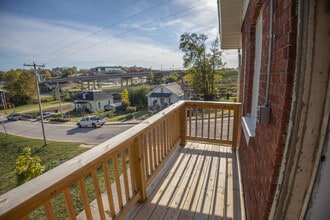 421 Marshall St in Jefferson City, MO - Building Photo - Building Photo