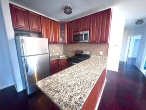 336 W 4th St in Jersey City, NJ - Building Photo - Building Photo