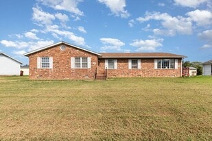 1929 Sierra Dr in Fredericksburg, VA - Building Photo