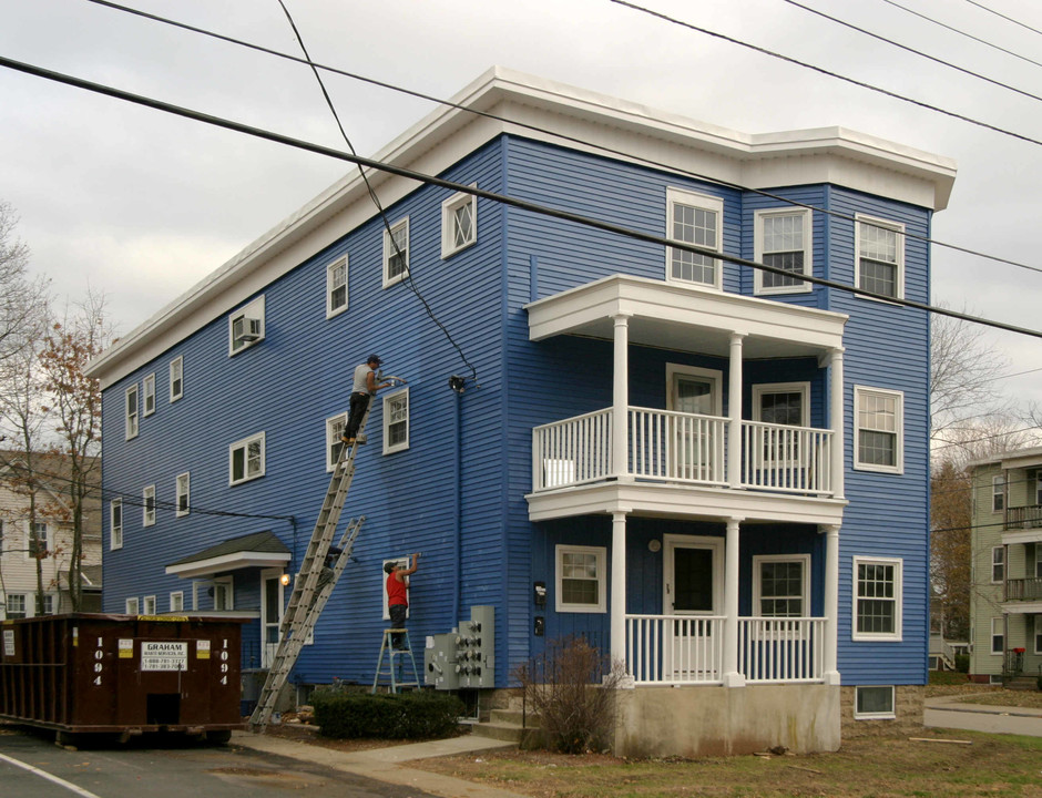 75 Dennis St in Attleboro, MA - Foto de edificio