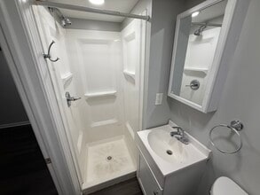 6921 Clinton Rd in Upper Darby Township, PA - Building Photo - Building Photo