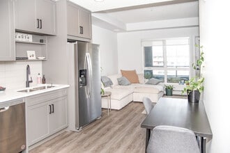 350 Livingston Cmn NE in Calgary, AB - Building Photo - Building Photo