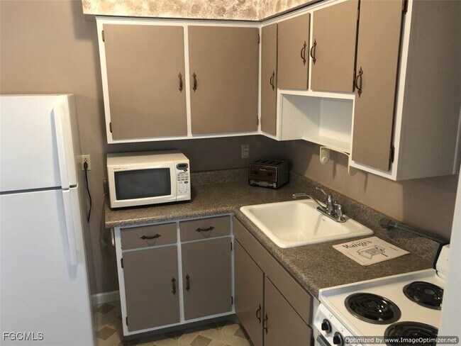 1119 Wesley St in Lehigh Acres, FL - Building Photo - Building Photo