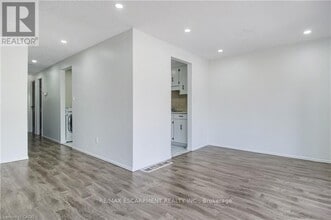 24 Tara Crescent in Thorold, ON - Building Photo - Building Photo