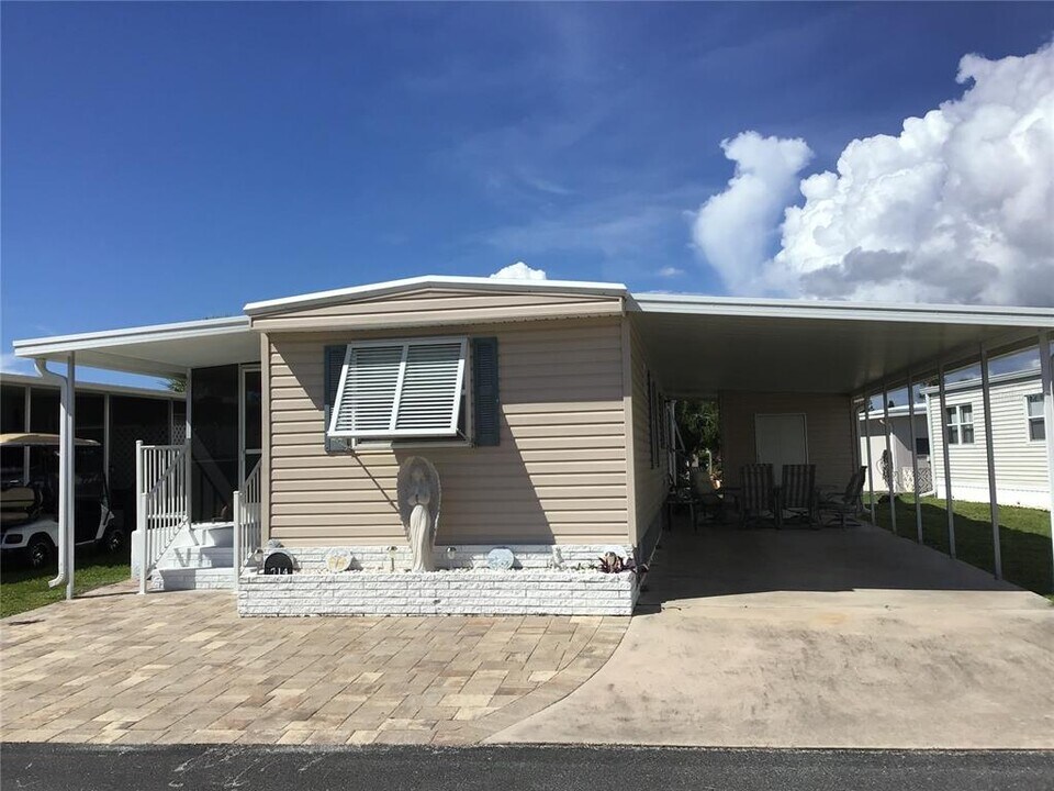 714 Locarno Dr in Venice, FL - Building Photo