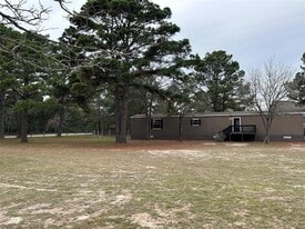 172 Old Potato Rd in Paige, TX - Building Photo