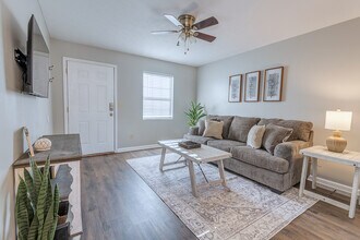 109 Midnight Dr, Unit 1 in Elizabethton, TN - Building Photo - Building Photo