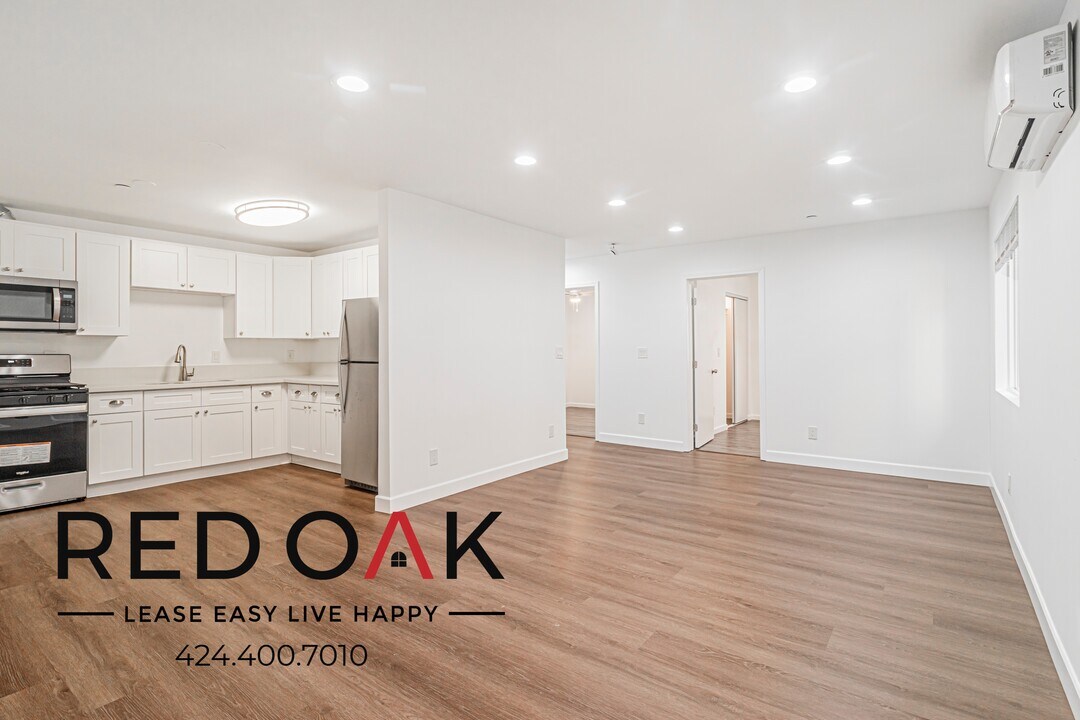 649 W 92nd St in Los Angeles, CA - Building Photo