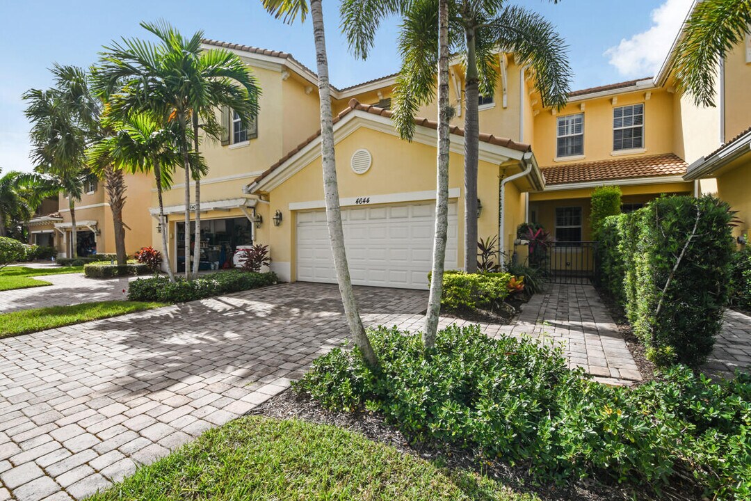 4644 Cadiz Cir in Palm Beach Gardens, FL - Building Photo