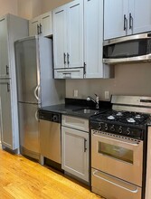 450 W 50th St, Unit 4R in New York, NY - Building Photo - Building Photo